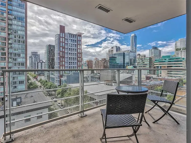 565 Smithe St #100X — Photo 16