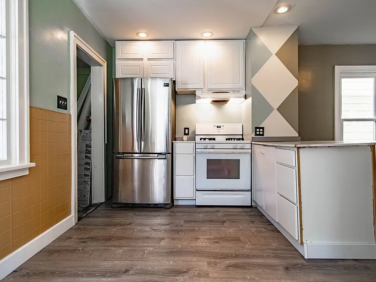 11 Beattie Ave — Photo 4