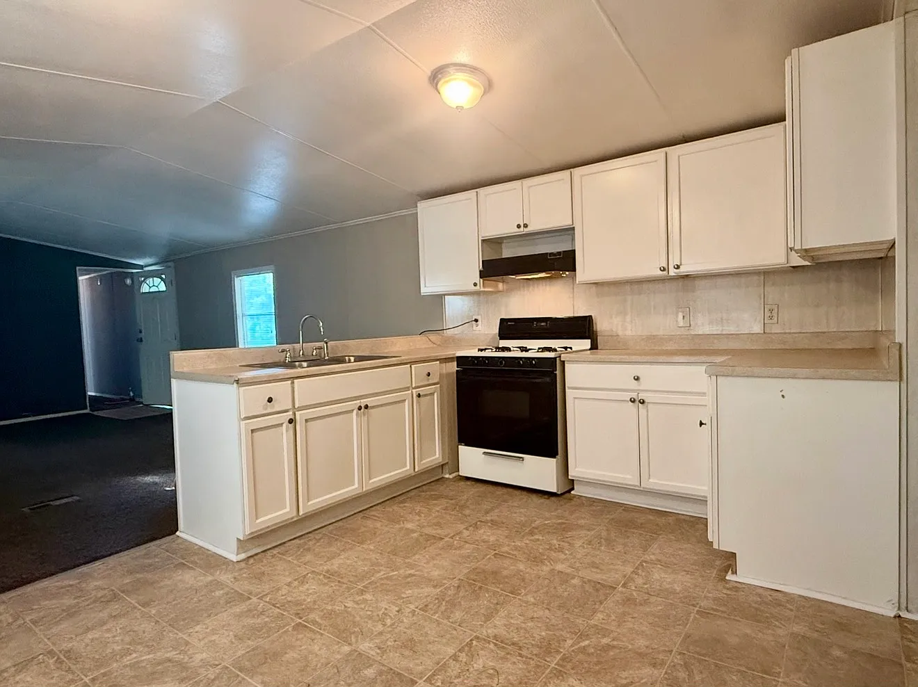 3 bed, 1450 sqft, $1,697 — Photo 4
