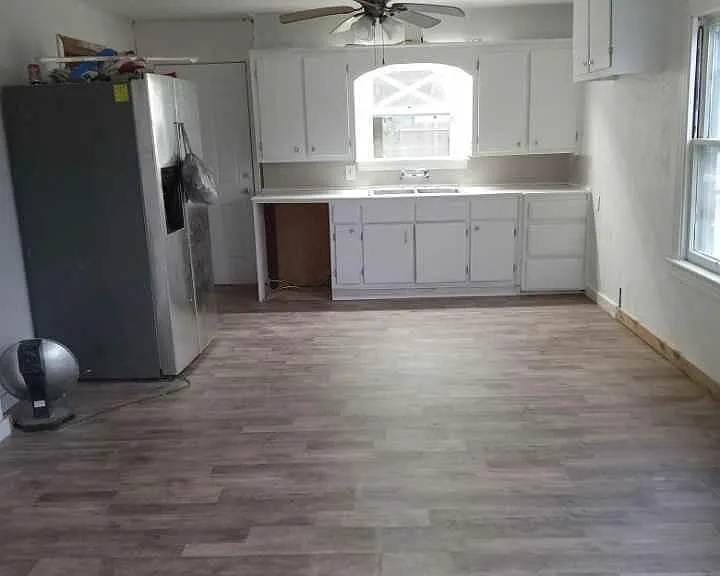 2404 Avenue E — Photo 3