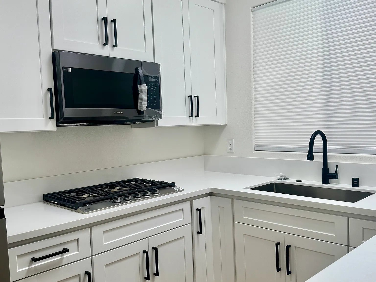 1 bed, 320 sqft, $1,800 — Photo 4