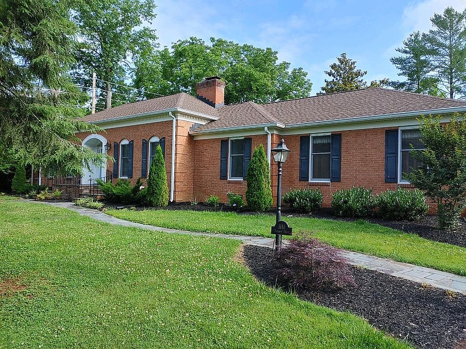 1st image of 1111 Oaklawn Dr