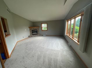 203 Granary Cir, Hartland, WI 53029