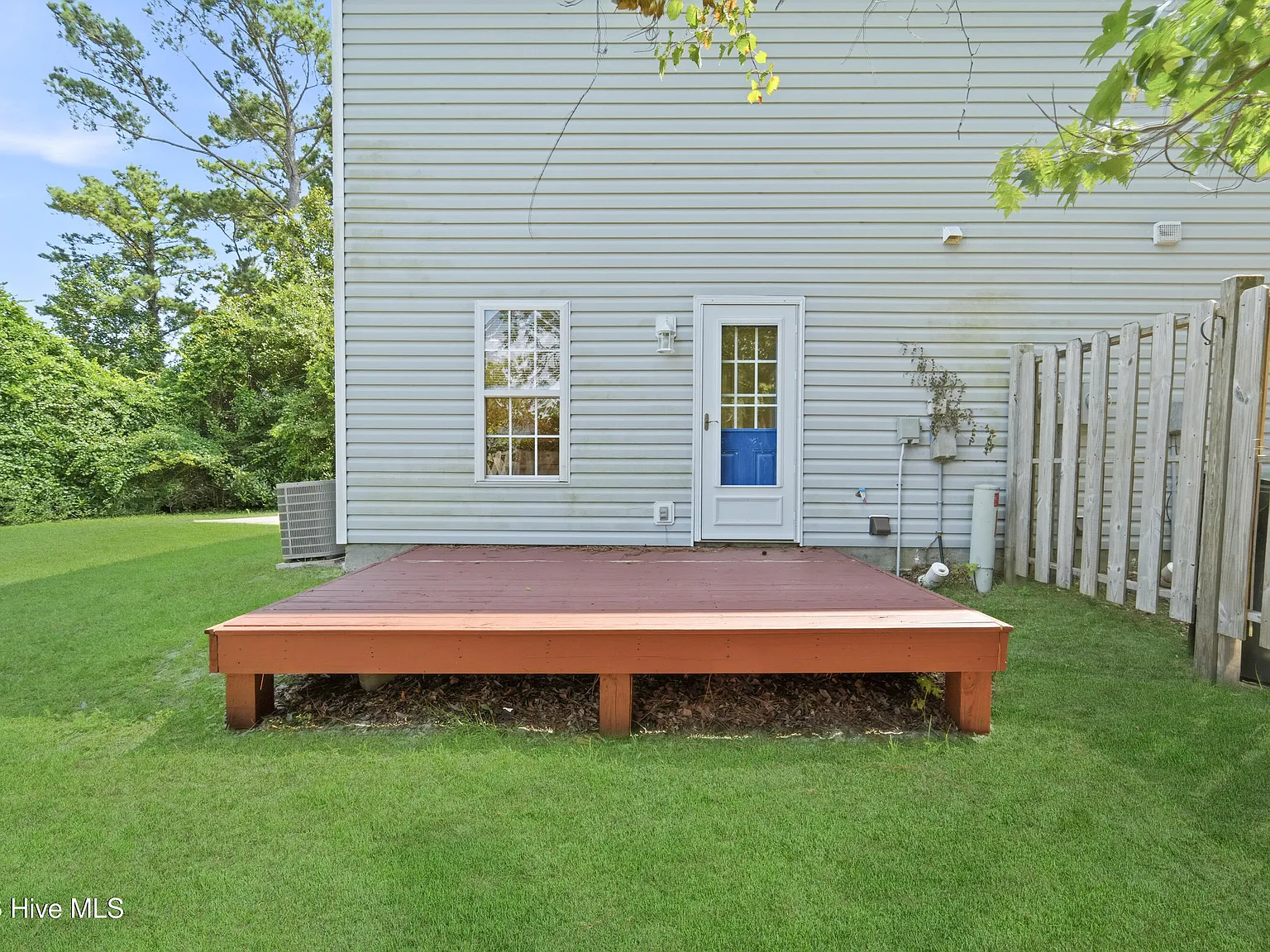 2 bed, 1.5 bath, 991 sqft, $1,350 — Photo 3