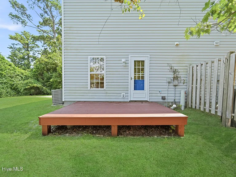 101 Johns Way — Photo 3