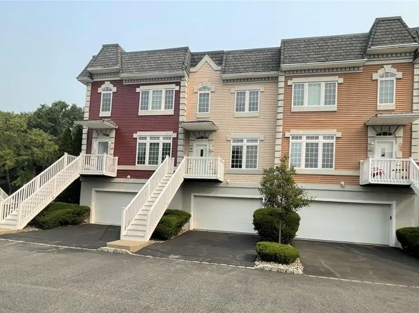 52 Alexander Court, Nanuet, NY 10954