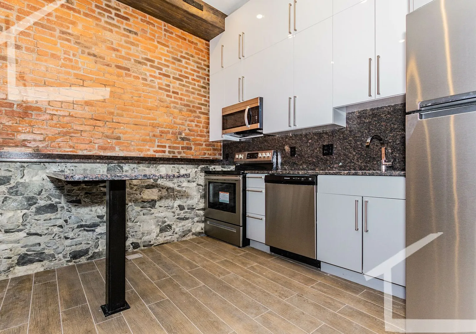 1 bed 1 bath LOFT in Fenway..... don't miss out!! SEPT 1st — Photo 2