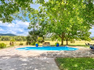367 Diamond J Rd N, Pipe Creek, TX 78063