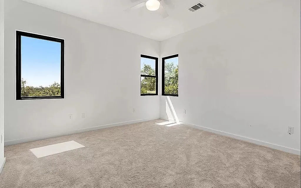 4 bed, 3092 sqft, $5,000 — Photo 3