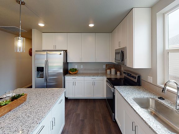 3rd image of 431 Bonneville Ave
