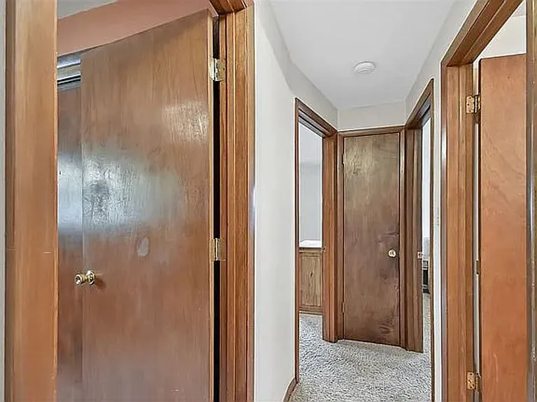 2217 Barberry Ln — Photo 12