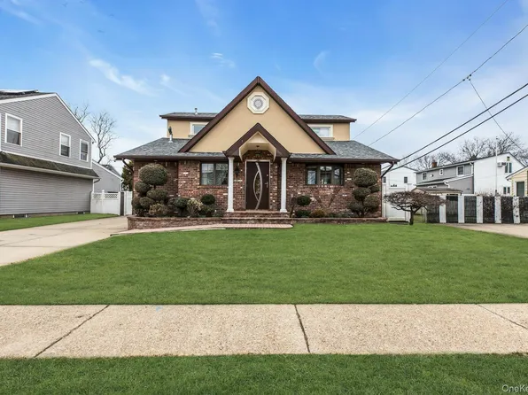 21 Terrell Lane, Hicksville, NY 11801