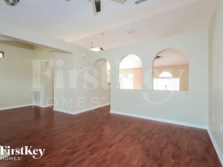 1438 SW Paar Dr — Photo 5