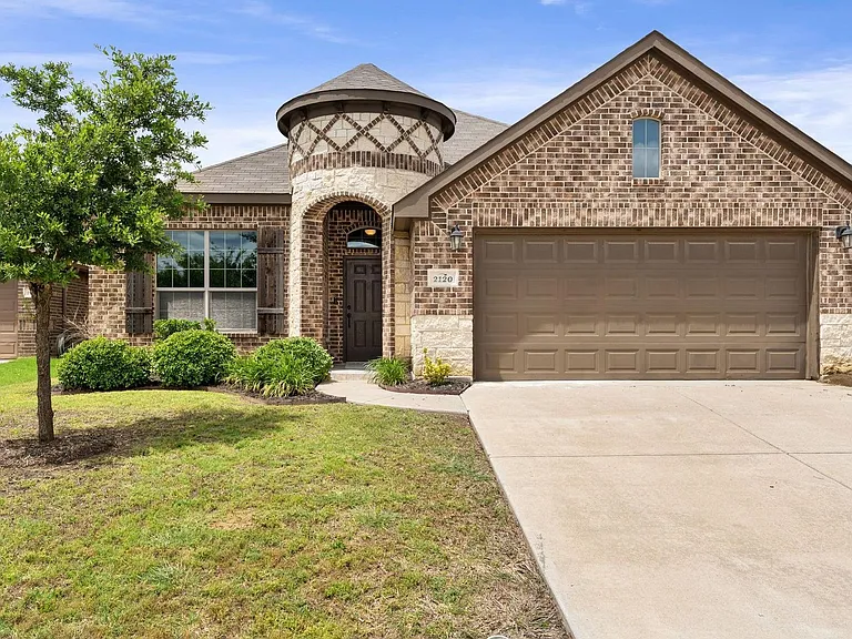 2120 Blakely Ct — Photo 2