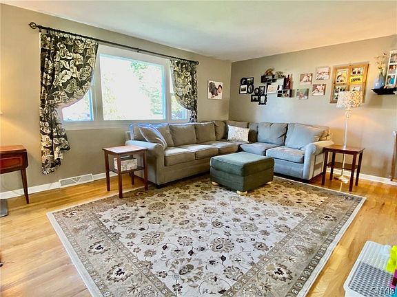 3rd image of 6449 Curwood Dr