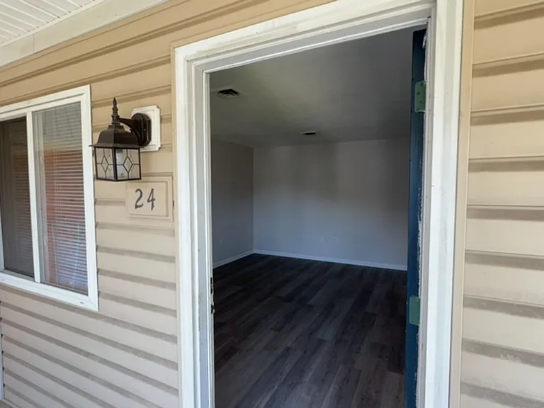 Oak Grove Village Apartments — Photo 6