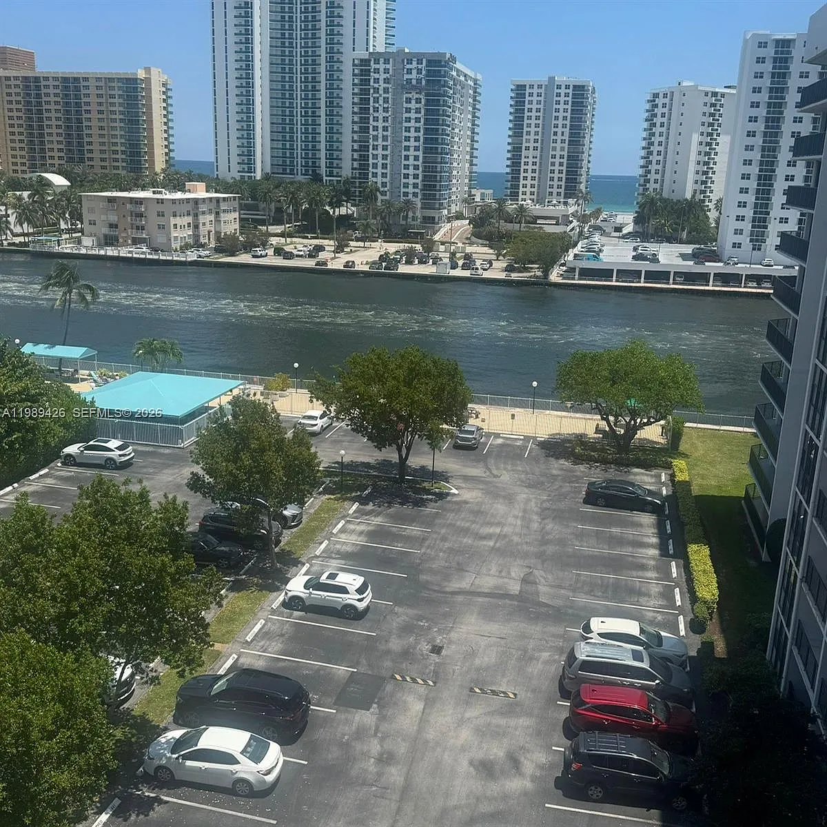 Building Photo - 800 Parkview Dr #802