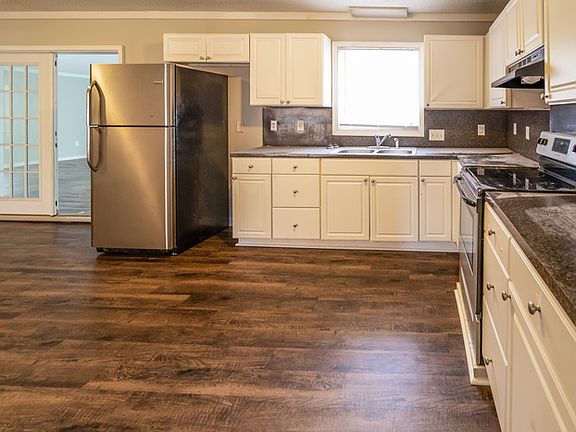 5th image of 3 Dogwood Cir