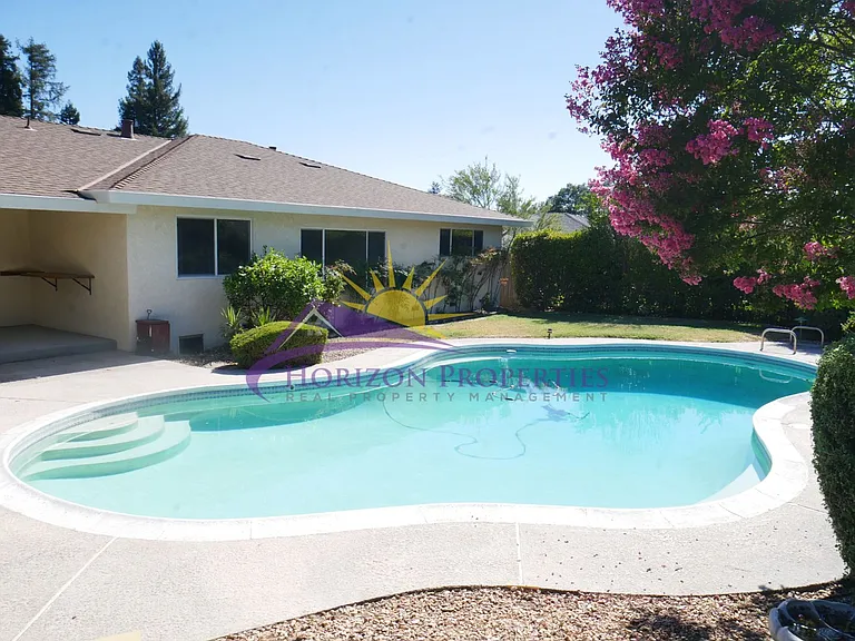 6319 Saint James Dr — Photo 27