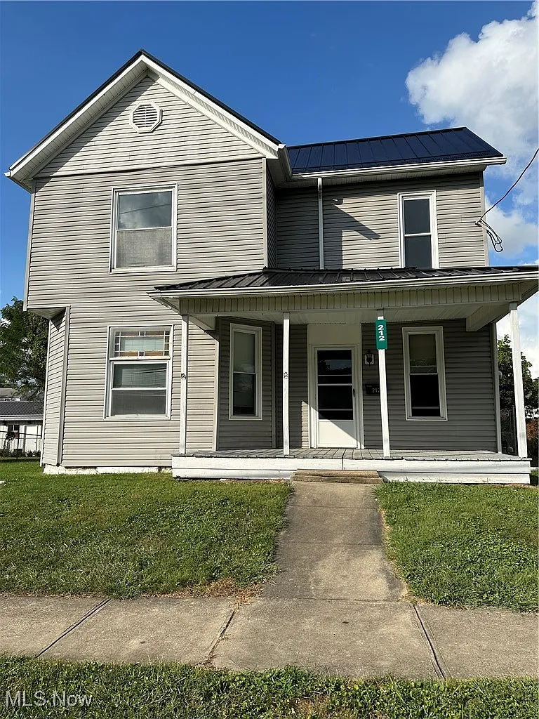 212 Oaklawn Ave photo 1