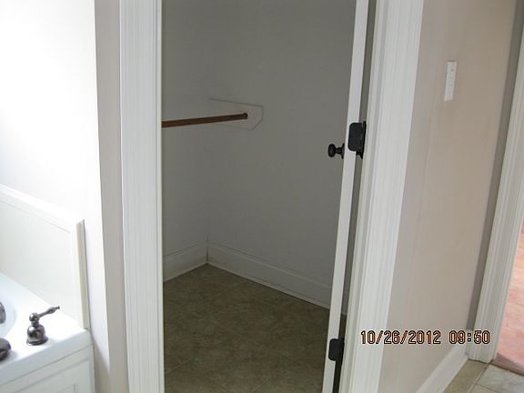 4th image of 200 Deer Valley Ln