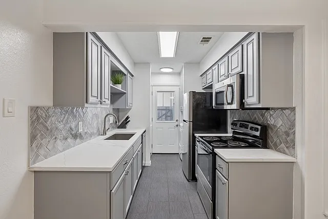 2 bed, 1200 sqft, $1,800 — Photo 4
