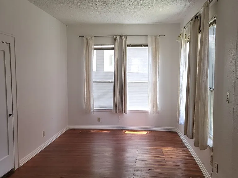 1607 Palma Plz — Photo 2