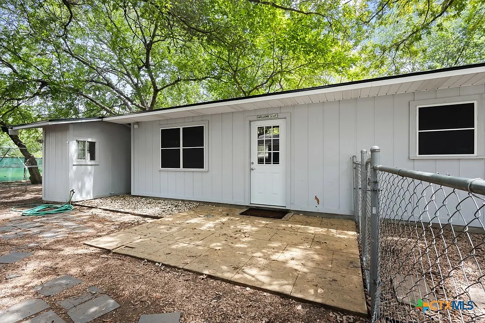 1 bed, 1.0 bath, 912 sqft, $950 — Photo 3