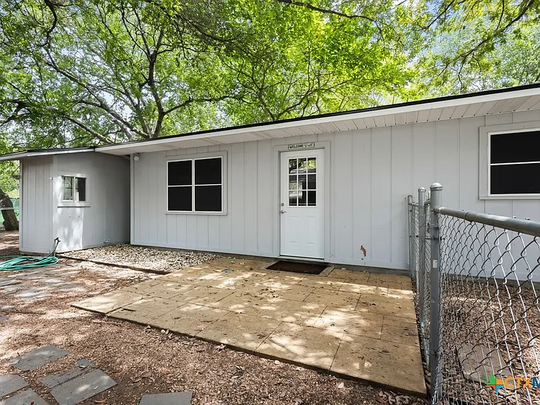 761 Whippoorwill Dr #B — Photo 3