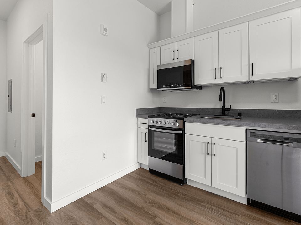 1st image of 3405 Commercial Ave #116
