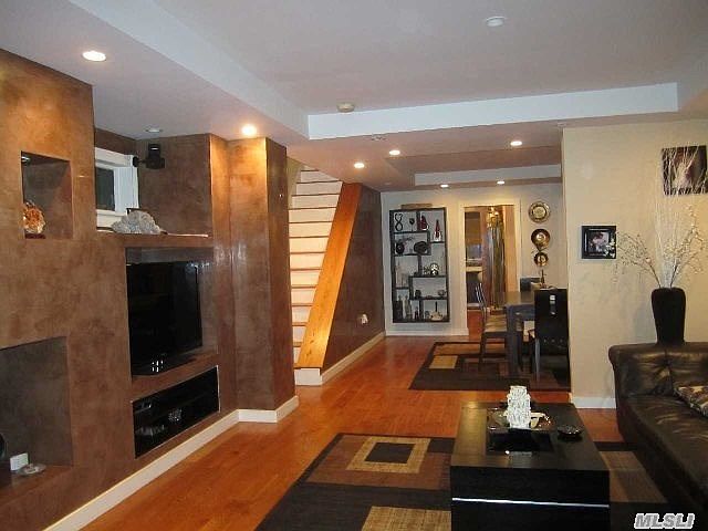 1st image of 6 Cornelius Pl