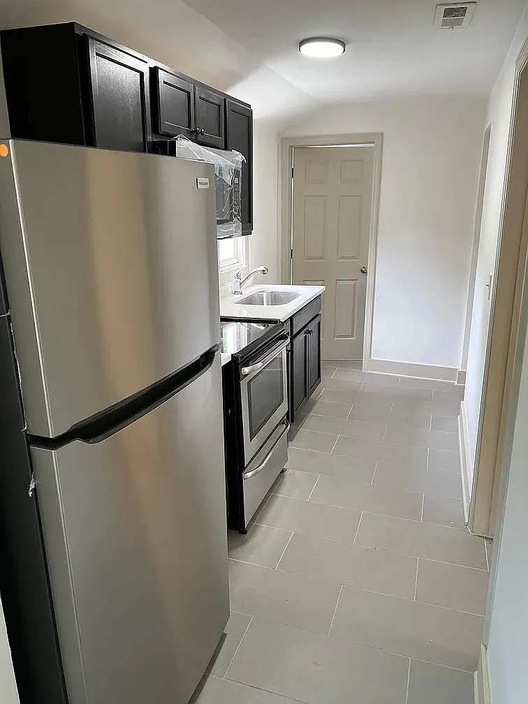 3 bed, 930 sqft, $1,400 — Photo 4