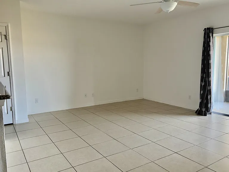 140 Primrose Dr — Photo 3