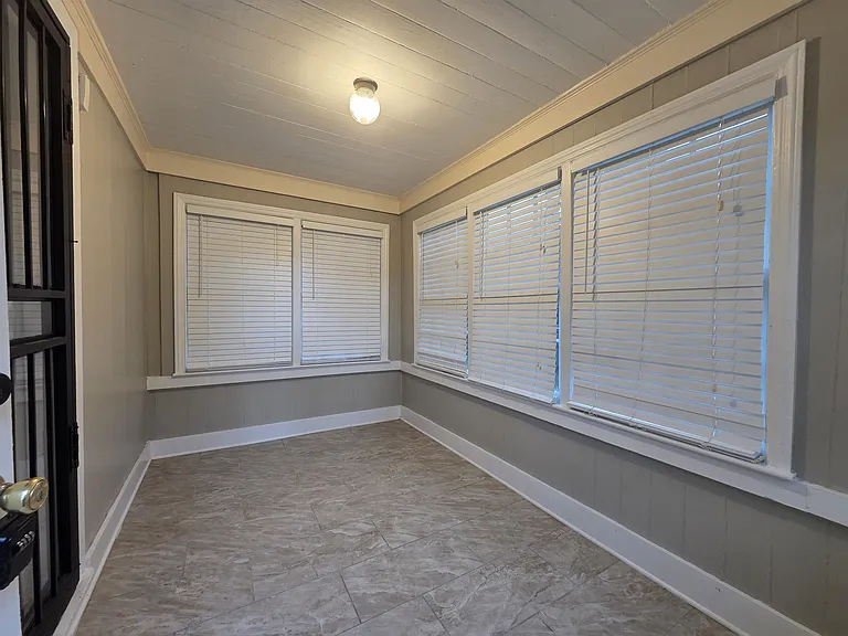 983 Brower St — Photo 27