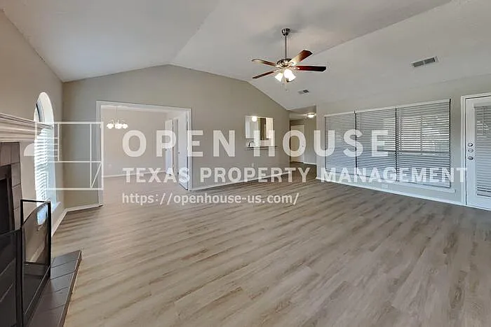 1217 Seabrook Dr — Photo 4