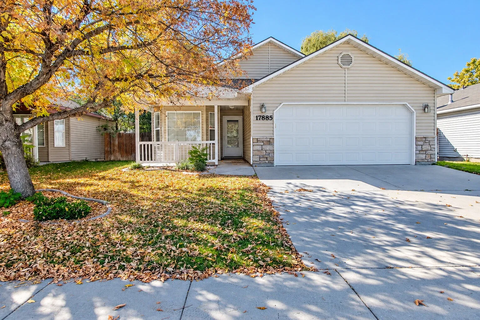 3 bed, 2.0 bath, 1170 sqft, $2,100 — Photo 1