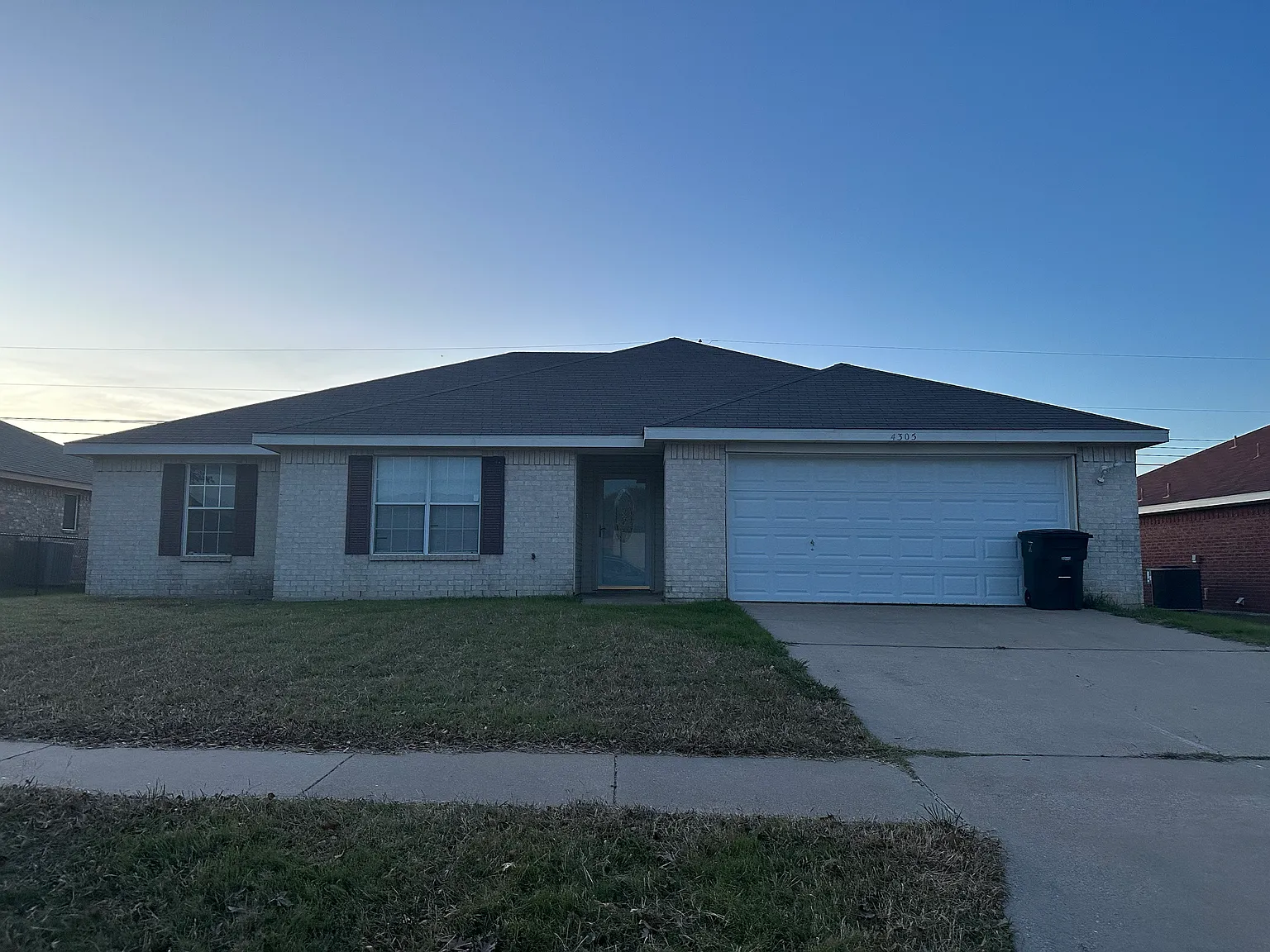3 bed, 2.0 bath, 1604 sqft, $1,527 — Photo 1