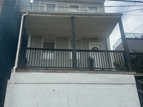 3706 Mintwood St, Pittsburgh, PA 15201