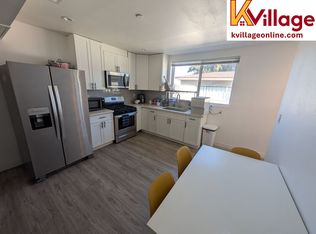 Co-living bedroom + bathroom, shared kitchen, utilities included - great price!, Los Angeles, CA 90018