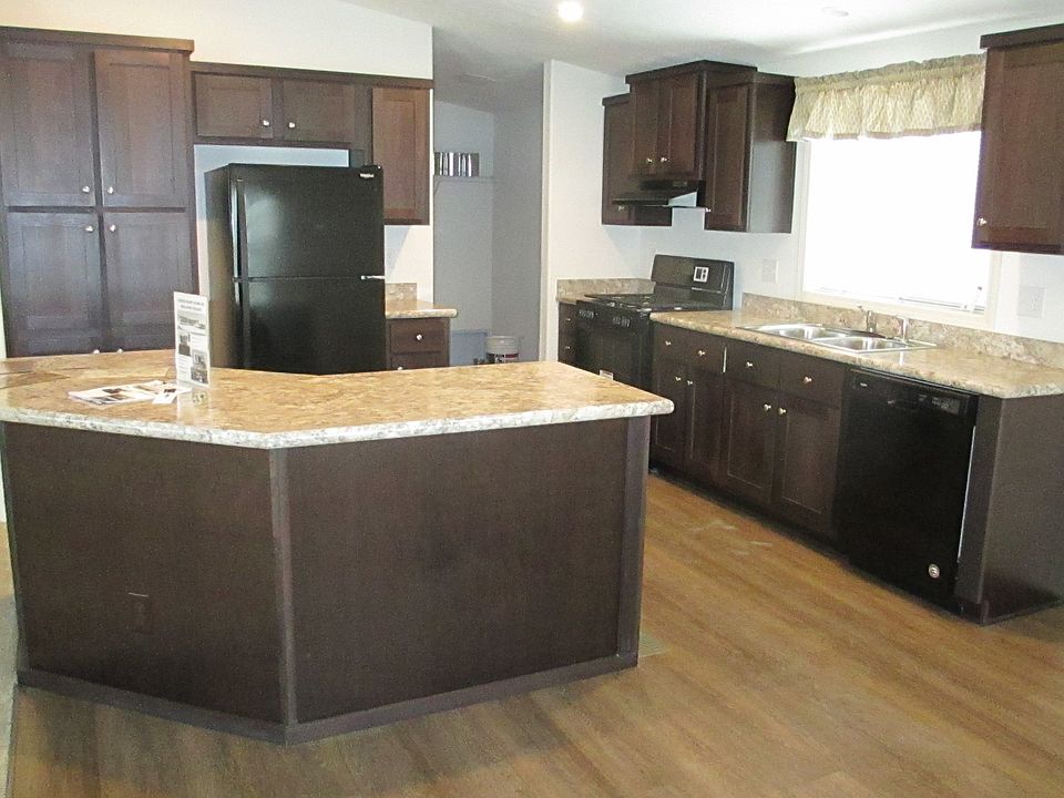 Large Kitchen, Island
