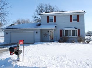 N7662 Cardinal Dr, Portage, WI 53901