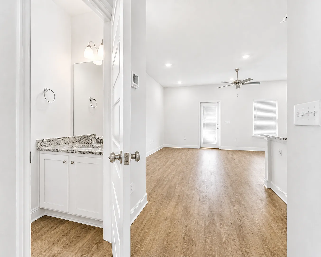 3 bed, 2.5 bath, 1484 sqft, $2,000 — Photo 3