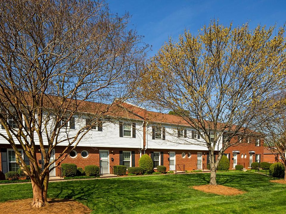 3 BR Townhomes with beautiful courtyard views