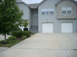 728 Woodson Ln, Gardner, KS 66030