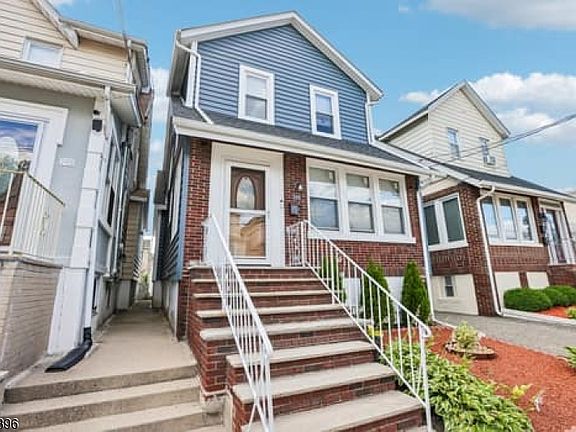 3rd image of 145 Fulton Ave