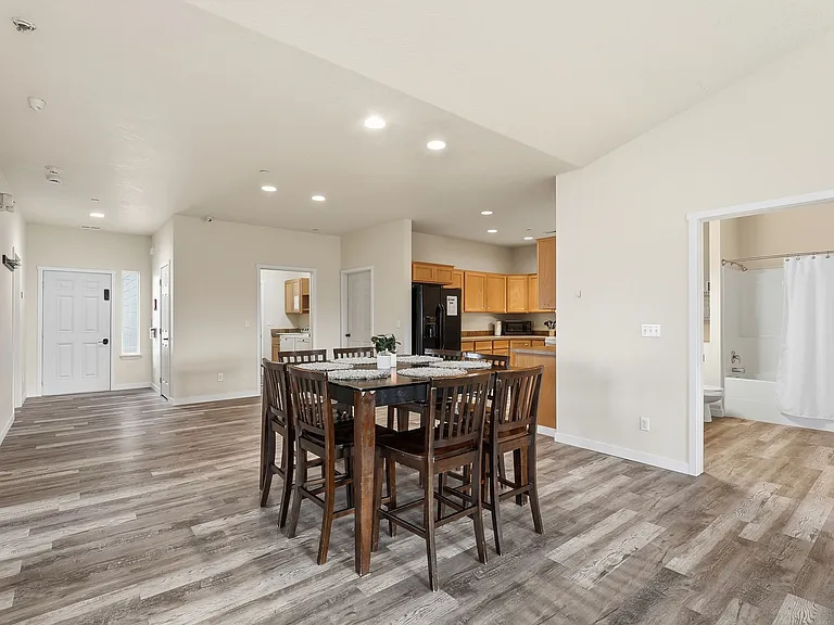 1182 W Kyler Ave — Photo 7