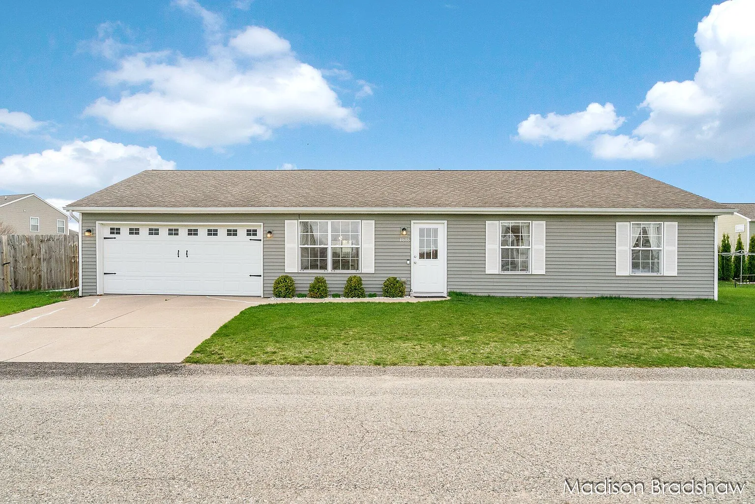 11688 E Bear Meadows Dr SE photo 1