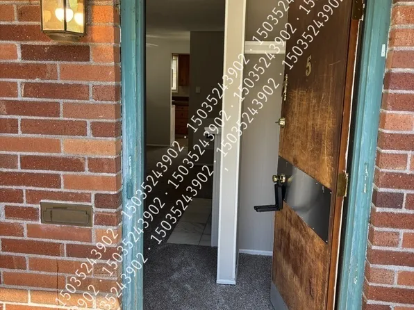 11221 NE Glisan St APT 5, Portland, OR 97220