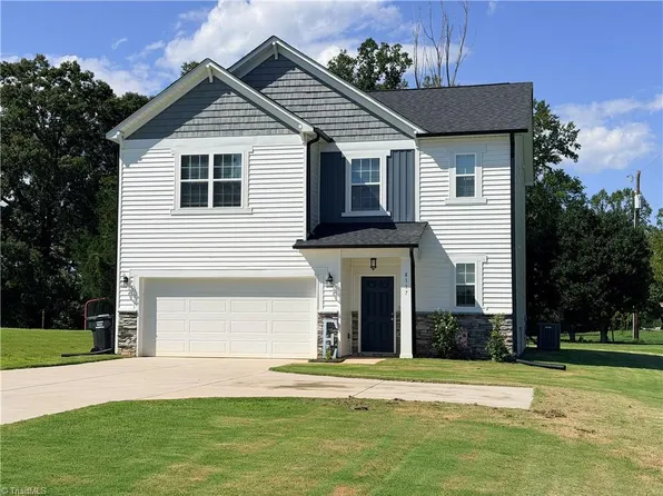 8117 Reynolda Rd, Pfafftown, NC 27040