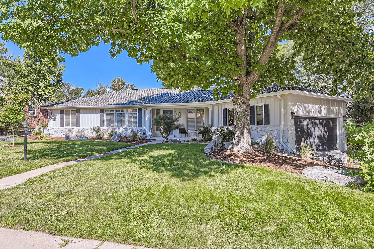 4 bed, 3200 sqft, $4,350 — Photo 3